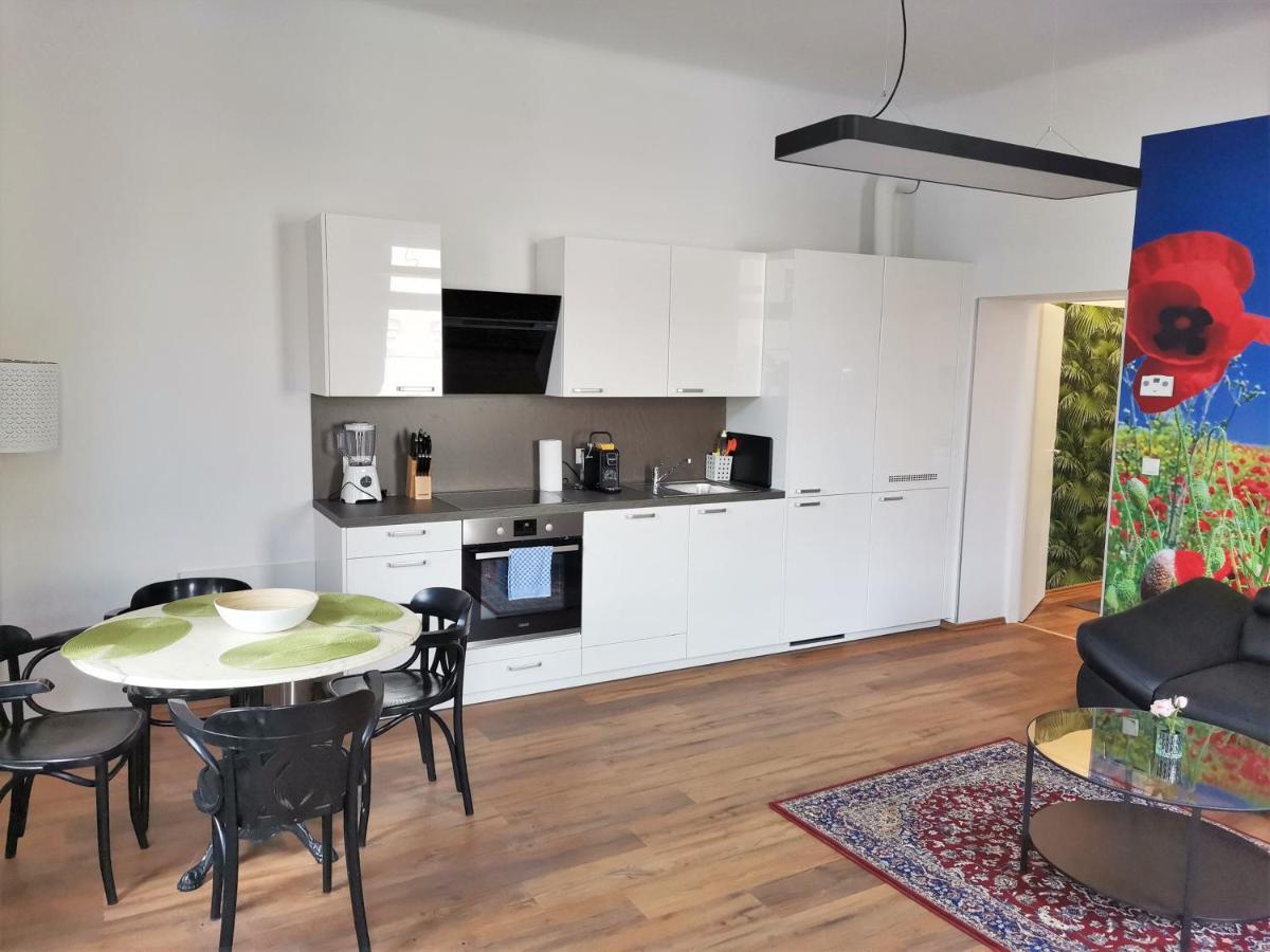 Studio & Apartments Near Reumannplatz Vienna Exterior photo