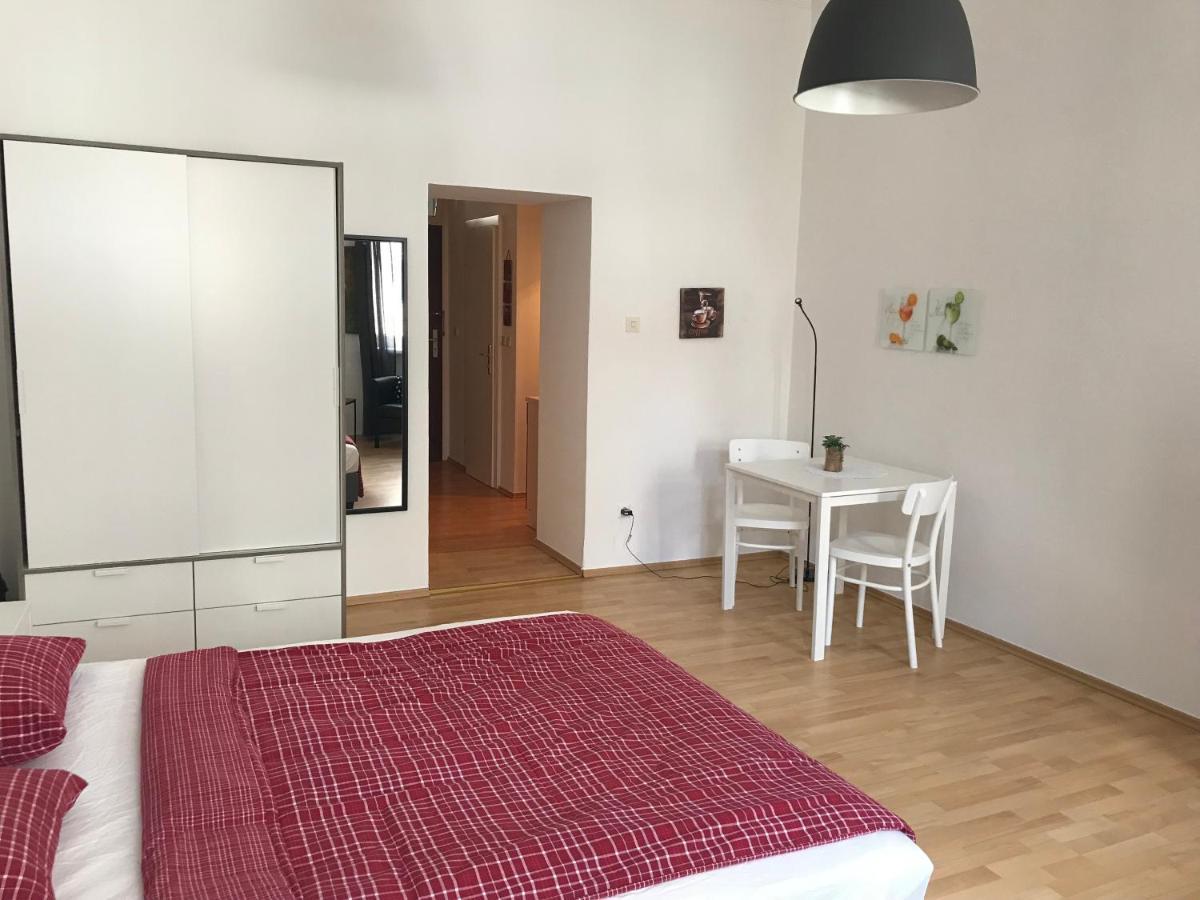 Studio & Apartments Near Reumannplatz Vienna Exterior photo