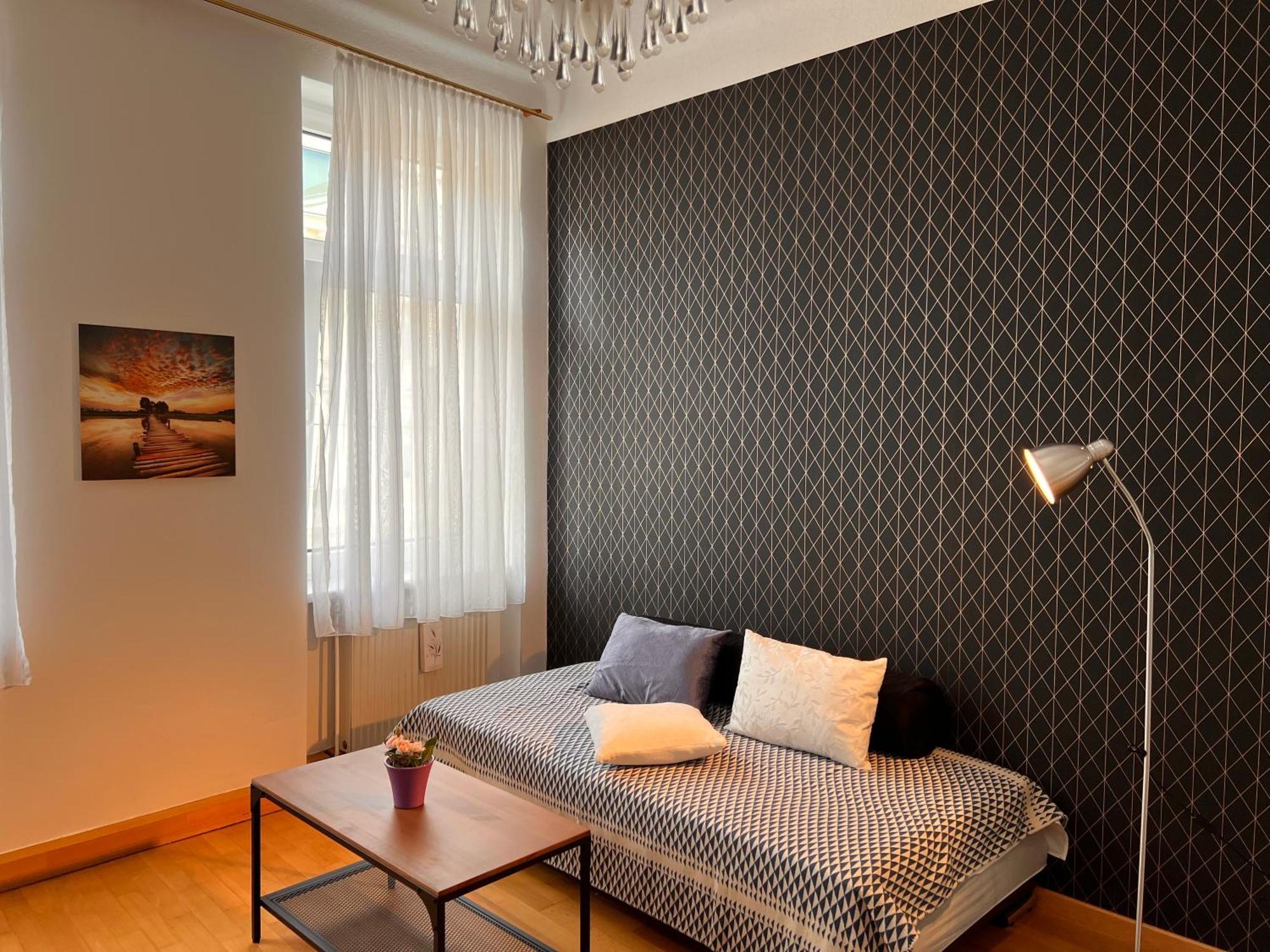 Studio & Apartments Near Reumannplatz Vienna Exterior photo